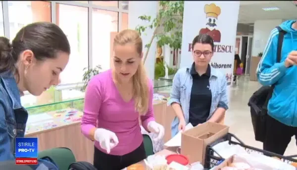 Studenții din Oradea au vândut gogoşi ca să strângă bani pentru o colegă bolnavă