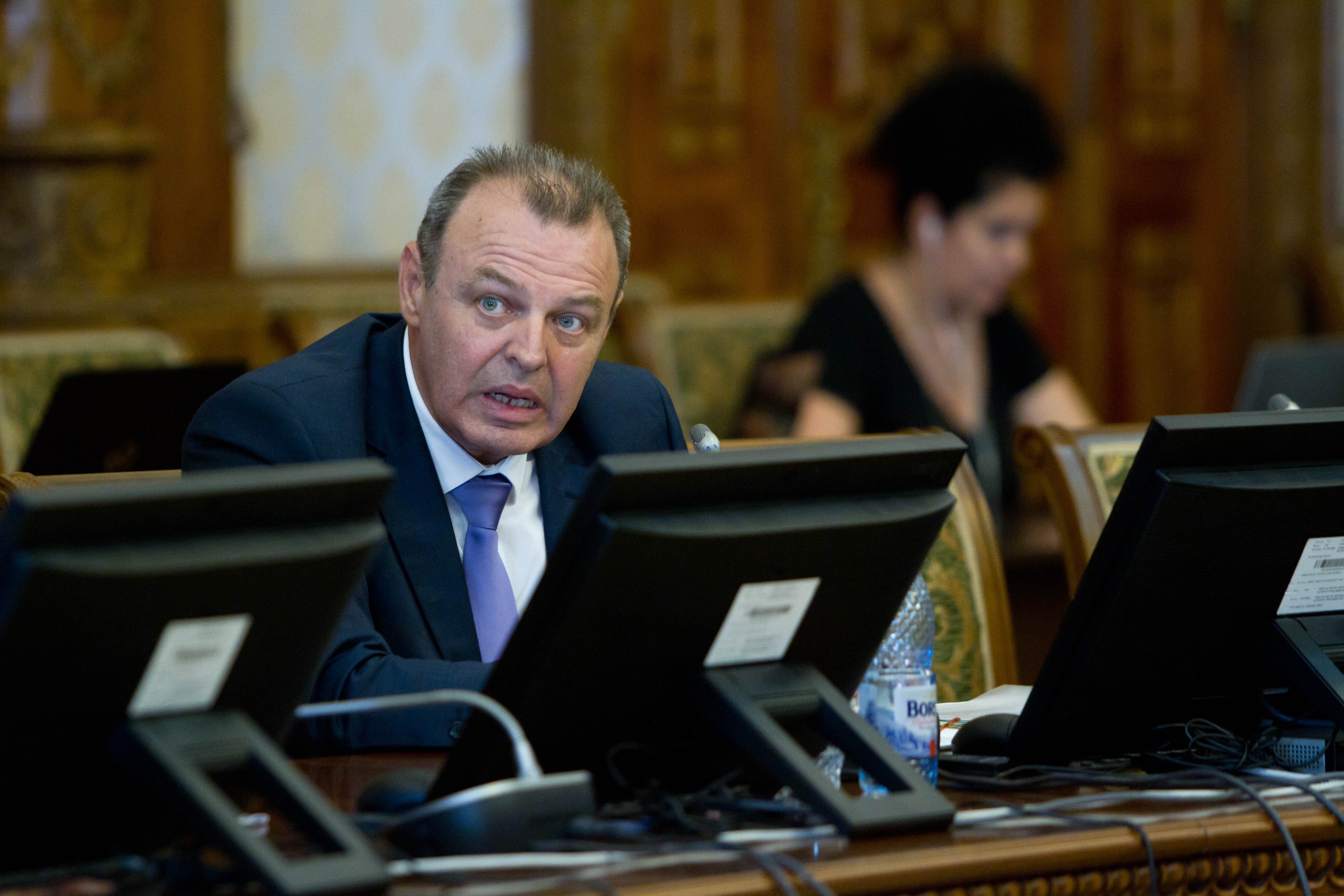 Ministrul Transporturilor: „Va fi aglomerat în această vară în gări și la casele de bilete. CFR nu are vagoane destule”