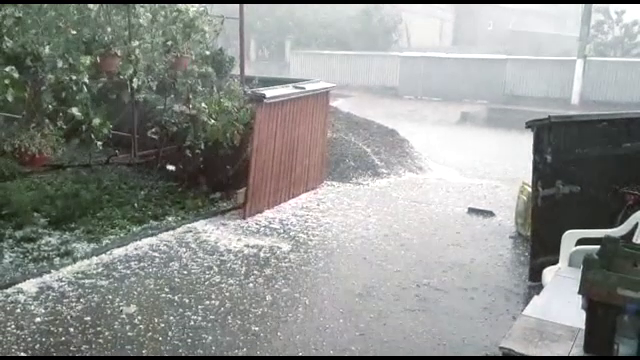 Grindină de 6 centimetri în Oltenia și Moldova. Fermierii au rămas fără culturi