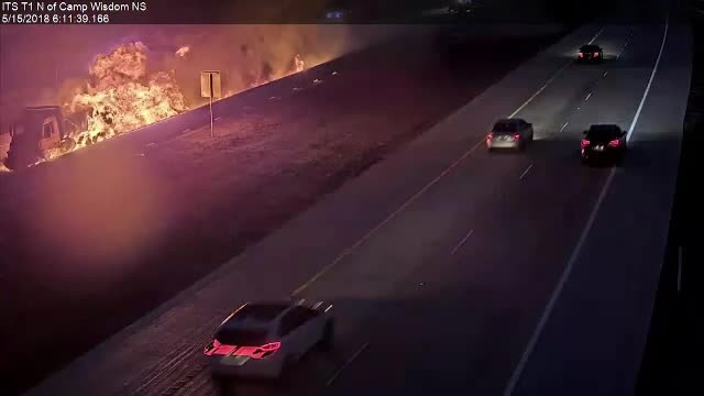 Accident grav în SUA, după ce un șofer a dat cu spatele pe autostradă