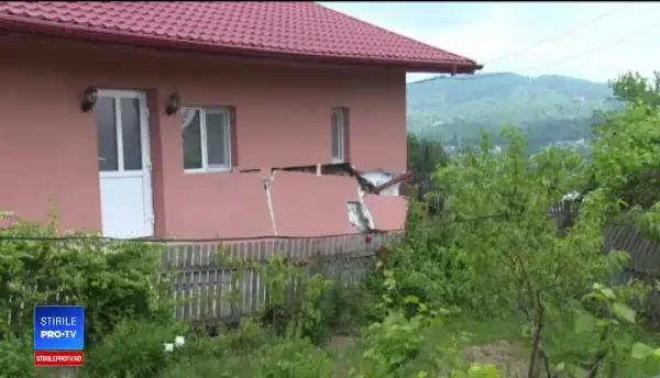 Rămași fără case, nu au primit despăgubiri de la firma de asigurări