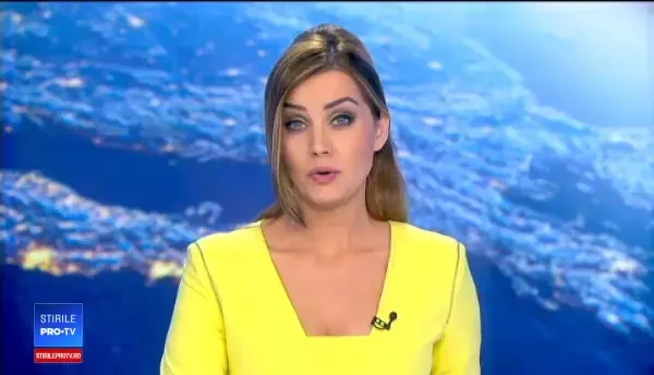 Momentul în care trei căței sunt salvați de pompieri dintr-un canal