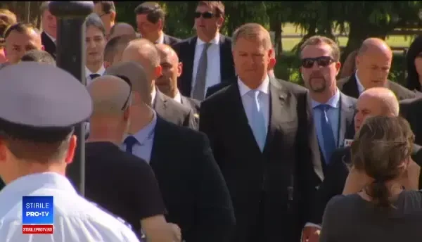 Iohannis îi răspunde lui Dragnea: ”Dacă cineva se uită prea des la filme cu mafioţi, e problema sa”