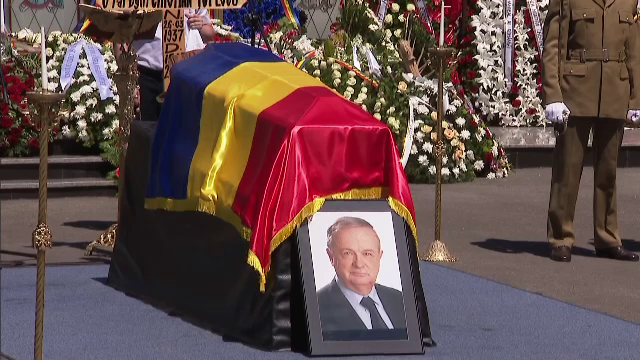 Cristian Ţopescu a fost înmormântat cu onoruri militare, la Cimitirul Ghencea Militar