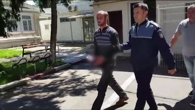 Bărbat din Argeș, arestat după ce și-a bătut iar soția și fiica adolescentă