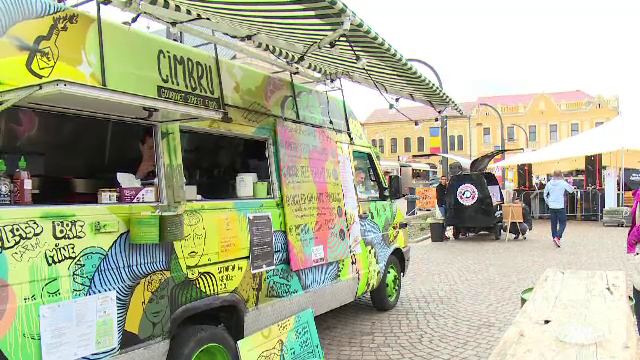 Caravanele cu mâncare, tot mai populare. Provocările cu care se confruntă bucătarii