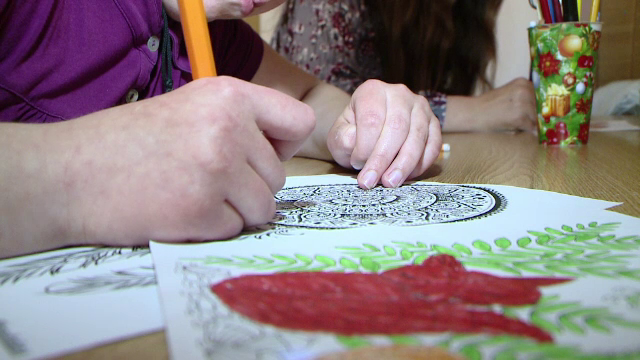 Numărul asistenților maternali, în creștere, ”De la 14 ani mi-am crescut sora”