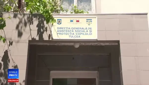 Mesajele schimbate între o profesoară din Tulcea și un elev cu handicap, cu care ar fi avut o relație