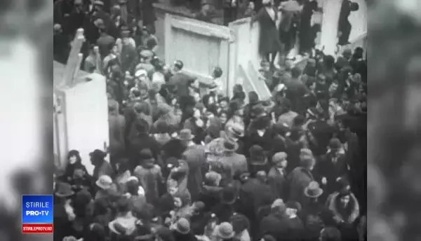 Nunțile din familia regală britanică. Regina Elisabeta și-a făcut rochia pe cupoane