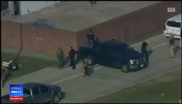 Masacru comis de un elev într-un liceu din Texas. La final, voia să se sinucidă