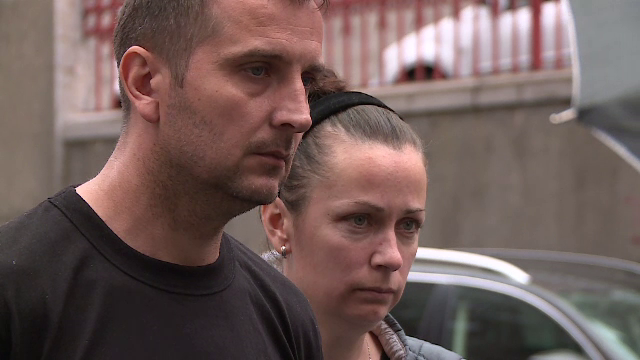 Drama părinților copilului care a murit după ce a mâncat shaorma. Au chemat 3 ambulanţe