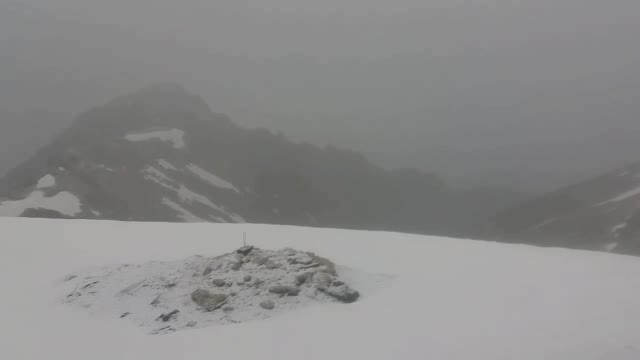 Val de frig în toată ţara. La munte a început de sâmbătă seara să ningă