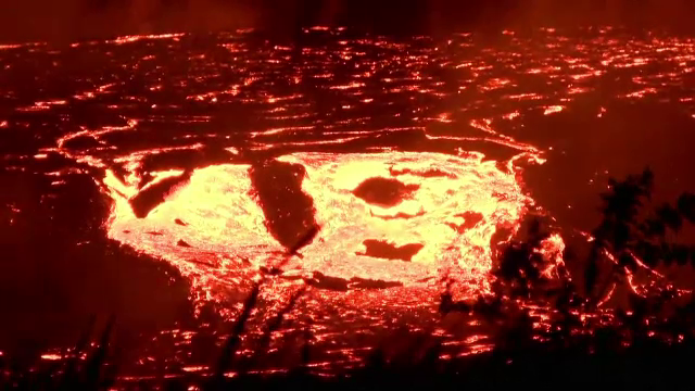 Vulcanul Kilauea aruncă lavă în aer de două săptămâni