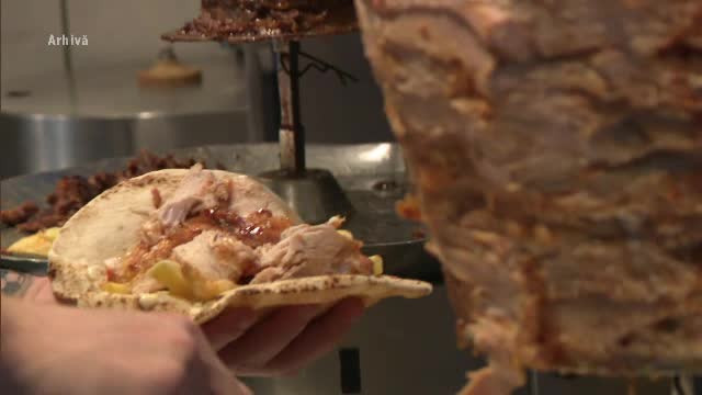 Avocatul Poporului s-a sesizat în cazul intoxicaţiilor cu shaorma, care ar încălca Constituţia