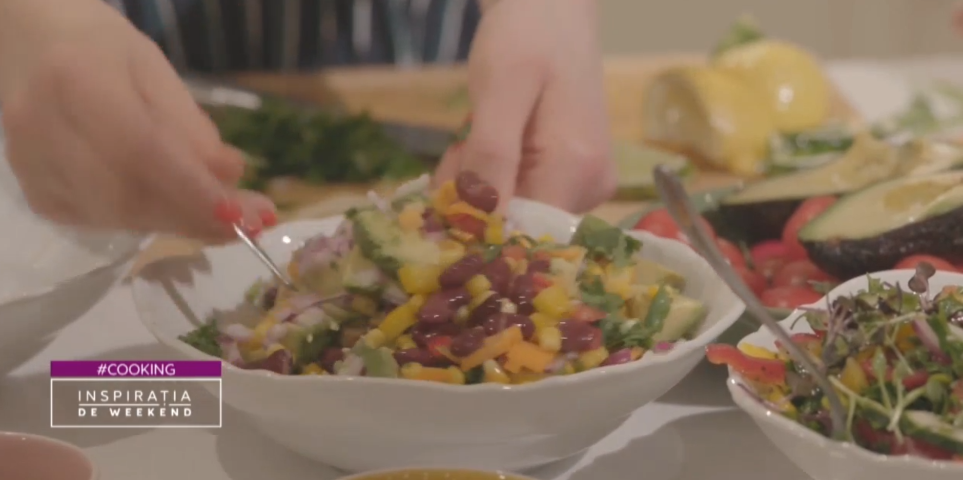 (P) Salată cu fasole roșie, cu năut și salată caldă cu Halloummi