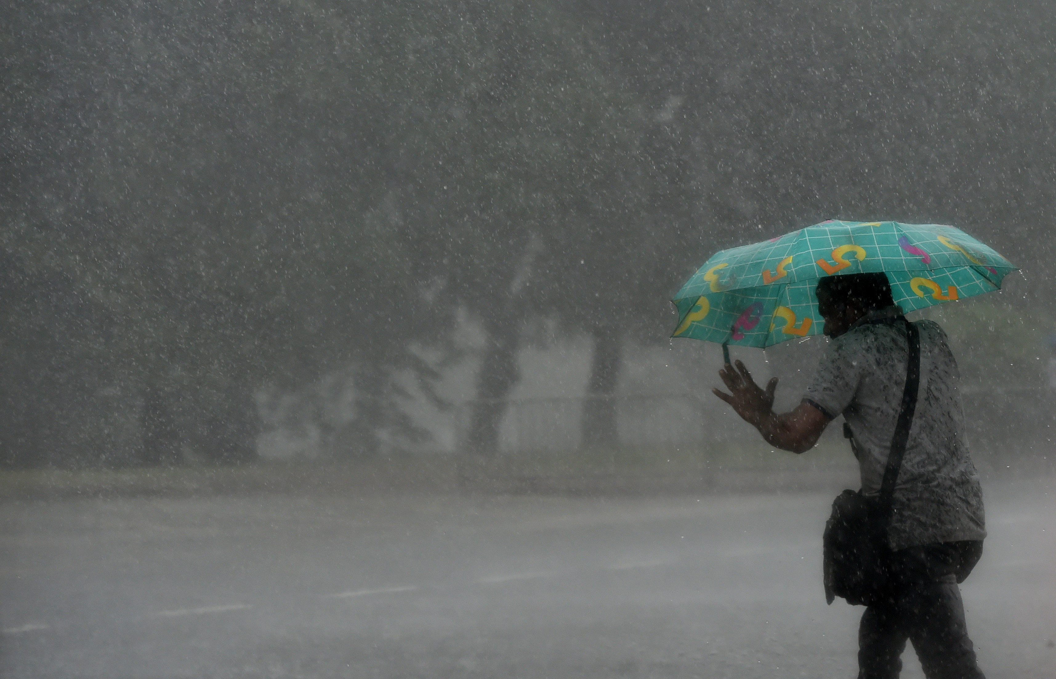 Ploi abundente în vest, centru și nord. Sudul țării se chinuie cu o căldură sufocantă