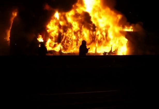incendiu autobuz steaua rosie belgrad