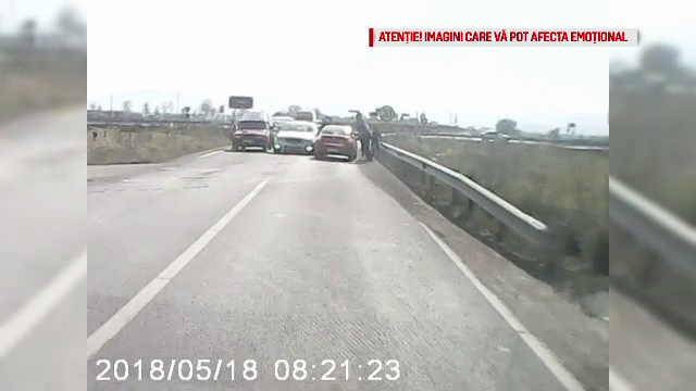 Bărbații filmați în timp ce bat un șofer în trafic, propuși pentru arestare