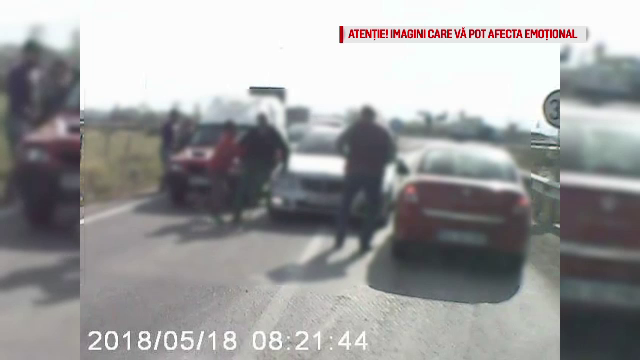 Doi dintre agresorii care l-au bătut cu pumnii și picioarele pe șoferul din Brașov, reținuți