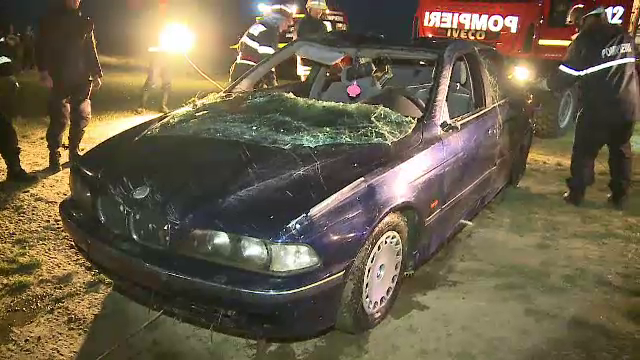 Două tinere din Arad au murit, după ce au plonjat cu mașina în lac. Martorii spun că făceau drifturi