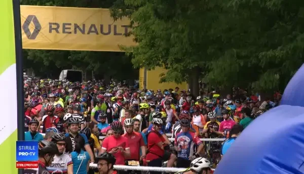 (P) 3.000 de cicliști au luat startul la Prima Evadare, ediția cu numărul zece