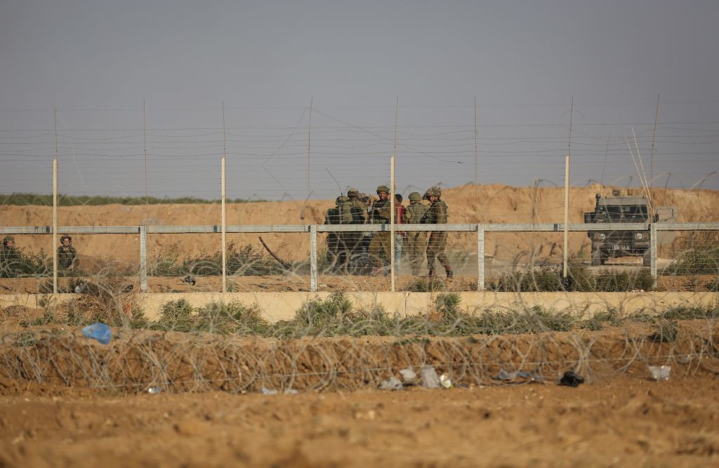 Armata israeliană a lovit o poziţie a Hamas în Gaza, după ce mai mulți palestinieni au incendiat un post militar