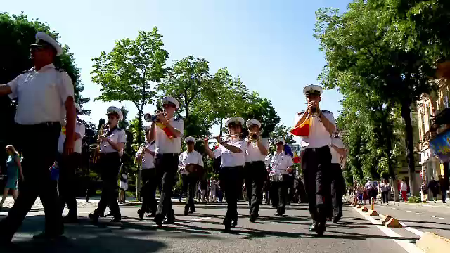 Atmosferă de sărbătoare pe străzile din Constanța, de Constantin și Elena