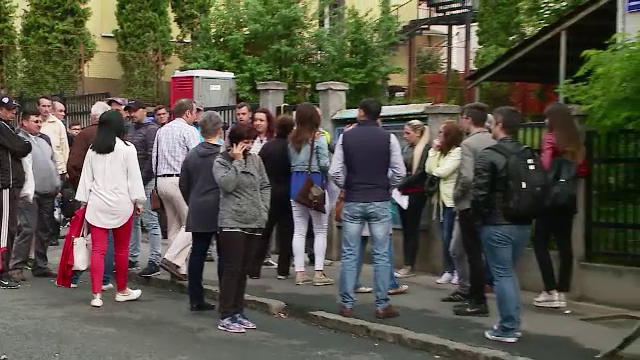 A început sezonul cozilor la Serviciul pentru Pașapoarte. ”Startul” s-a dat la 3 dimineața