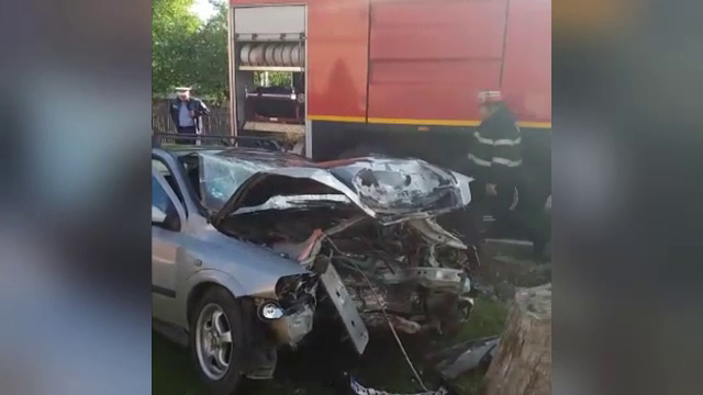 Doi copii în comă şi un al treilea cu traumatisme grave, în urma unui grav accident, la Măneciu, Prahova