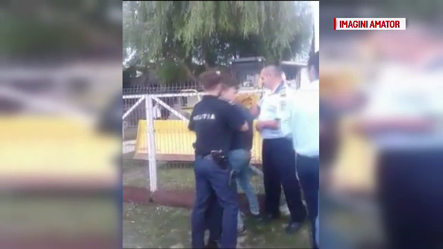 Şase poliţişti acuzaţi că ar fi bătut un adolescent: “I-au spart arcada”