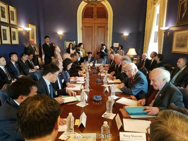 O fotografie de la negocierile SUA-China a devenit virală. Indicator al noii realtăți globale