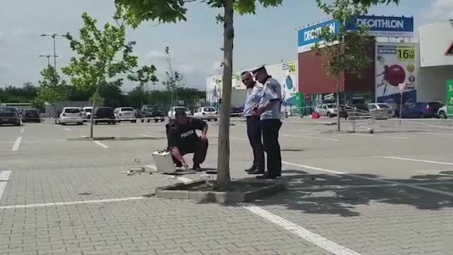 Ce au găsit pirotehniștii în valiza suspectă, găsită în parcarea unui magazin din Pitești