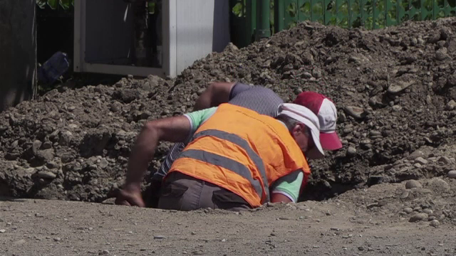 Isprava unui muncitor din Ploieşti a dus la o situaţie de urgenţă. Oamenii au sunat alertaţi la 112