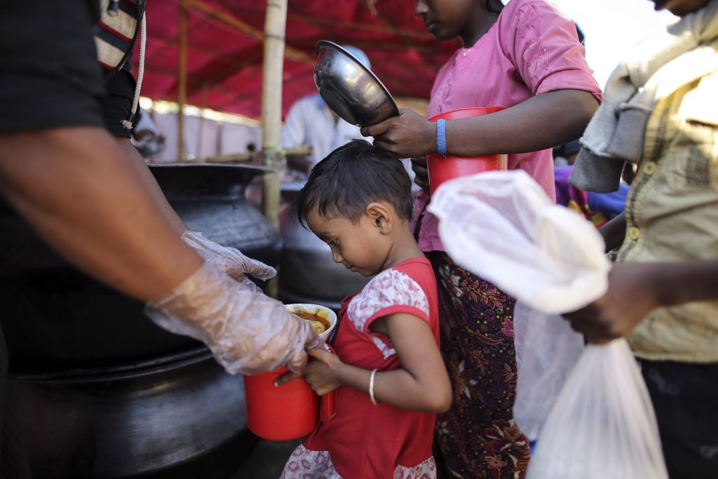 Copiii migranți, bătuți cu pumnii și picioarele de polițiștii de frontieră americani