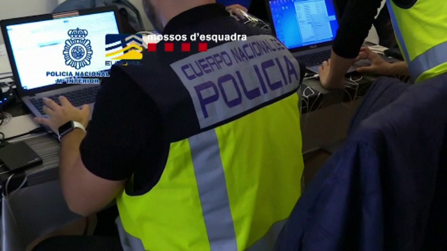 Rețeaua infracțională de fraude coordonată de 5 români. Prejudiciu de 8 mil € doar în Spania