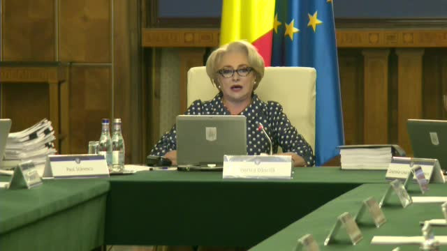 Dăncilă: "Putem spune că reducem democraţia". Guvernul promite 760 de km de autostradă