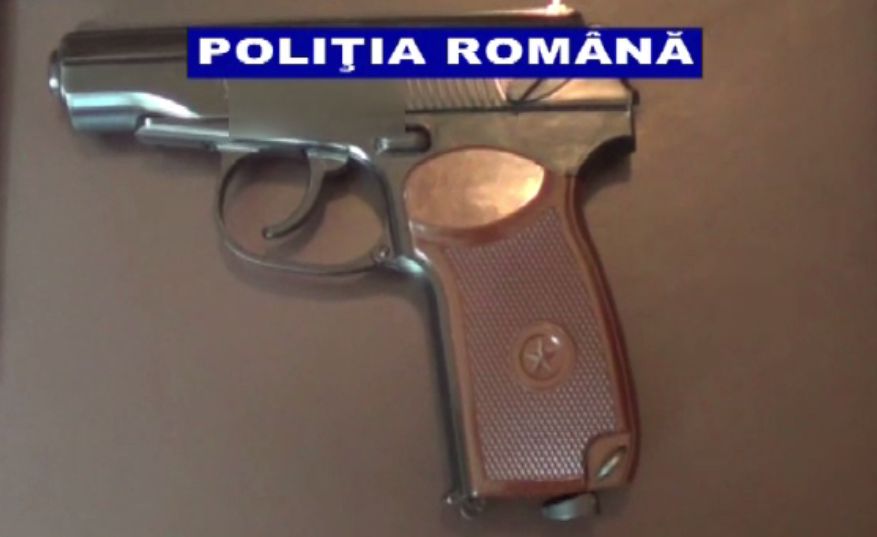 Individ periculos, blocat trafic de polițiști din Galați. Avea asupra lui arme albe și proiectile metalice