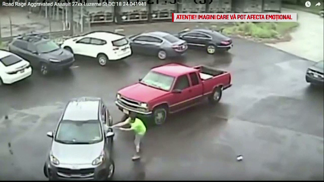 Mașină atacată cu barosul, în trafic. Cum a reacționat șoferul