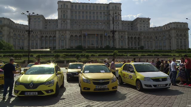 Circ în Piața Constituției, la protestul taximetriștilor. ”Ne certăm la televizor, eşti nebun?"