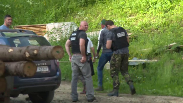 Un cuplu și-a ucis vecinul, după care a plecat la muncă în Spania