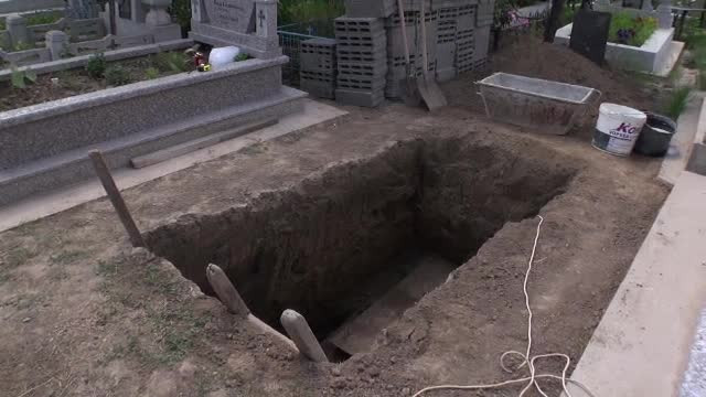 Caz complicat în Iași. Un bărbat a fost găsit mort în dreptul unui mormânt