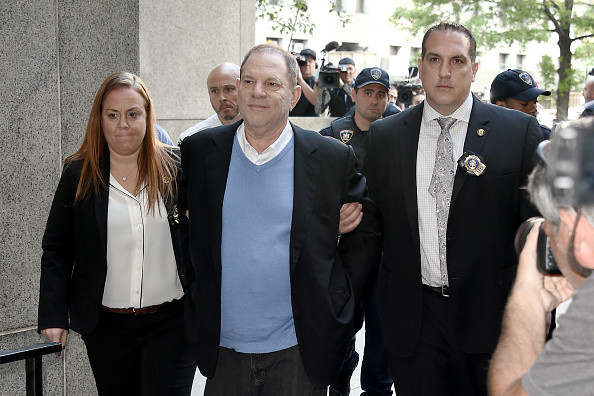 Harvey Weinstein, eliberat contra unei cauţiuni de 1 milion de $. Imagini cu mogulul predat poliției
