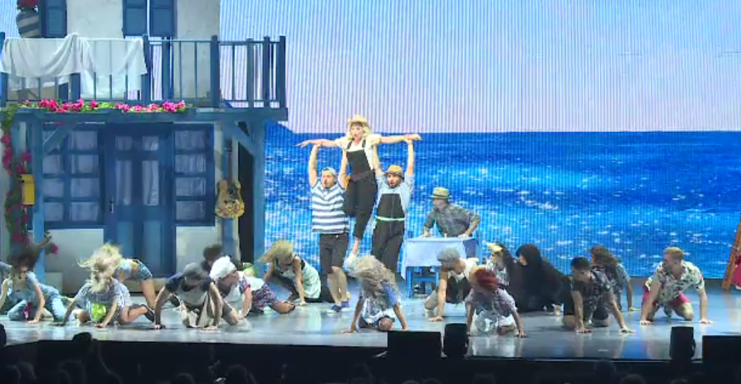 Patru mii de oameni au cântat și au dansat la spectacolul Mamma Mia, la Sala Palatului