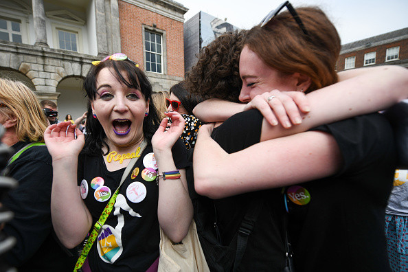 Vot istoric în Irlanda în favoarea liberalizării avortului. Premier: Este o revoluţie tăcută