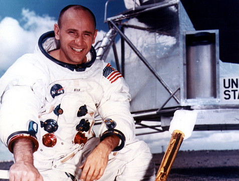 NASA anunţă decesul astronautului Alan Bean, al patrulea om care a păşit pe Lună