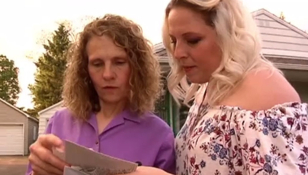 Două surori despărțite în copilărie s-au regăsit printr-o coincidență extraordinară