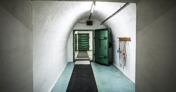 Unul dintre cele mai bine păstrate secrete militare din Europa. Imagini din buncărul lui Tito