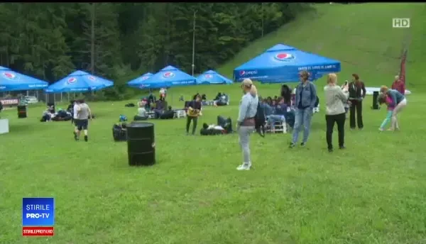 Mii de turiști, de Rusalii pe Valea Prahovei. Mai important decât pe tabletă sau pe telefon