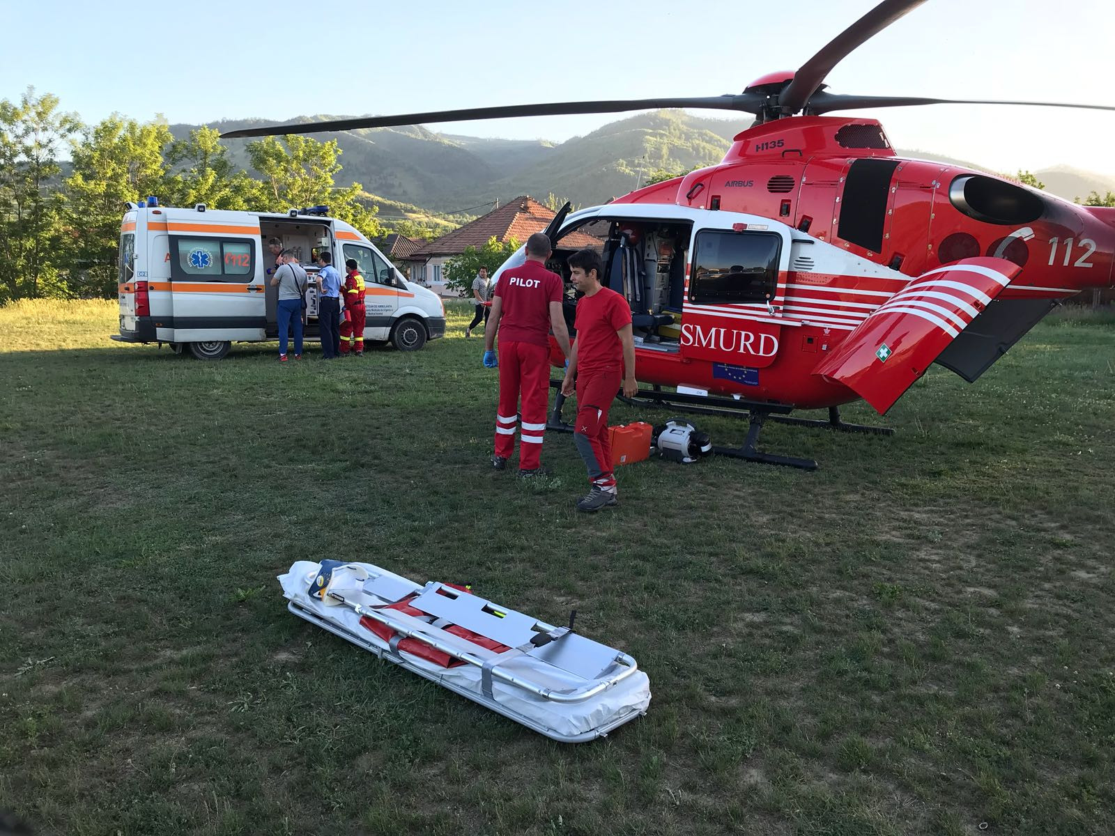 Explozie în Bacău, după ce un muncitor a lovit un obuz. Un mort şi doi răniţi