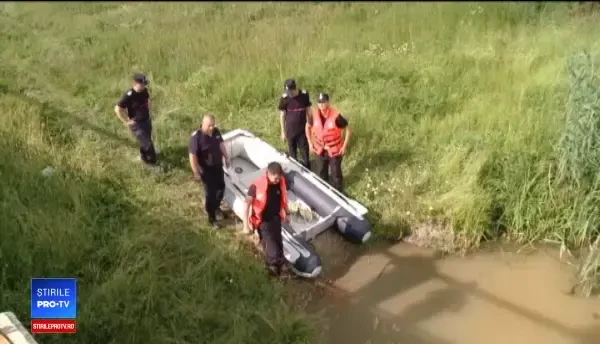 Un tânăr de 24 de ani a dispărut în apele Begăi după ce a intrat să înoate